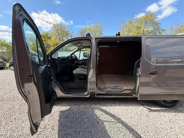 Vauxhall Vivaro Panel Van White #7