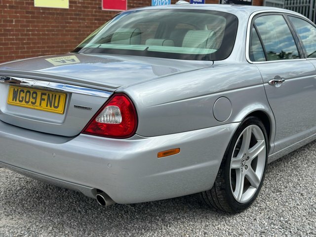 Jaguar XJ 2.7 Tdvi Executive Black #17