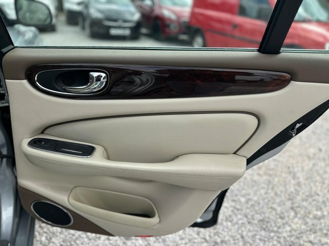 Jaguar XJ 2.7 Tdvi Executive Black #24