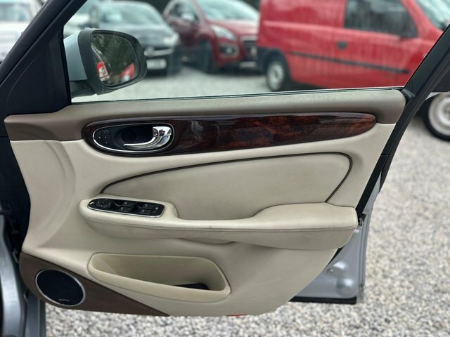 Jaguar XJ 2.7 Tdvi Executive Black #26