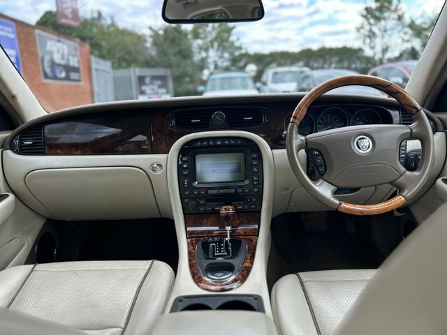 Jaguar XJ 2.7 Tdvi Executive Black #8