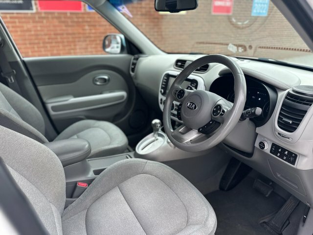 Kia Soul Ev Auto 5dr White #5