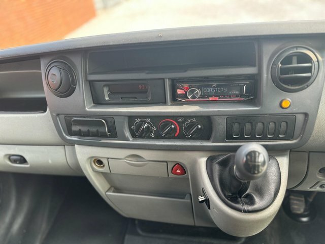 Renault Master Mpv White #35