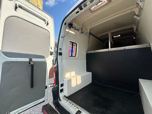 Renault Master Mpv White #18
