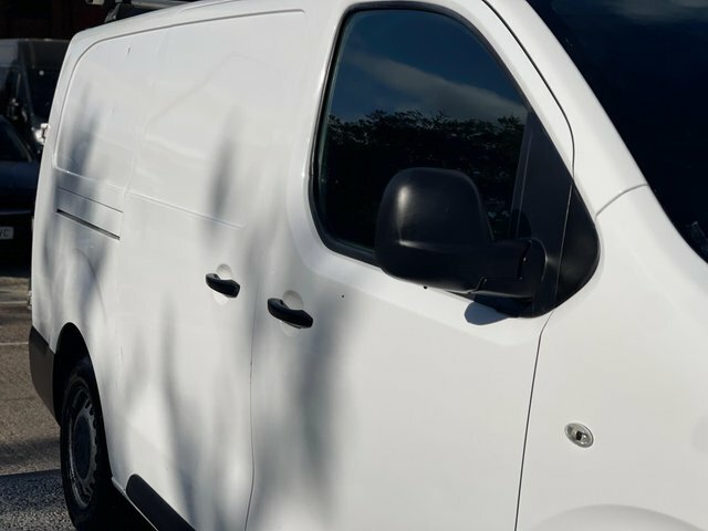 Vauxhall Vivaro 2900 1.5D 100Ps Edition H1 Van White #12
