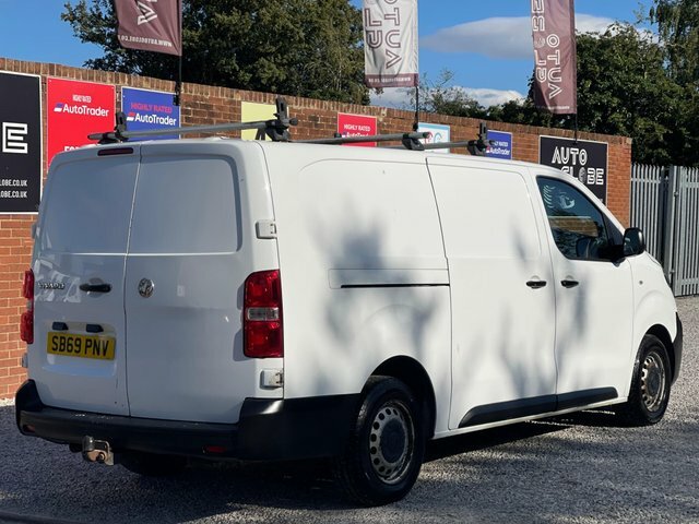 Vauxhall Vivaro Turbo D 3100 Edition White #3