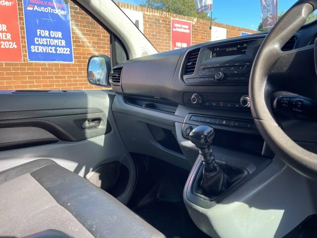 Vauxhall Vivaro 2900 1.5D 100Ps Edition H1 Van White #22
