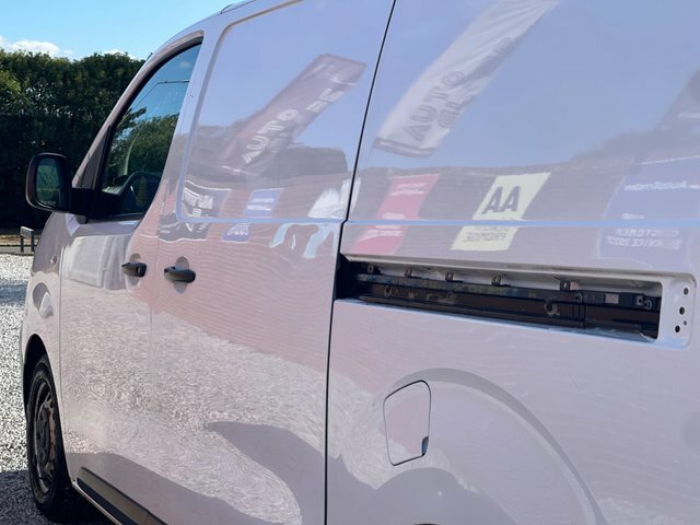 Vauxhall Vivaro 2900 1.5D 100Ps Edition H1 Van White #18