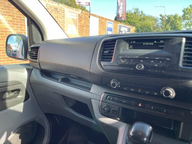 Vauxhall Vivaro 2900 1.5D 100Ps Edition H1 Van White #8