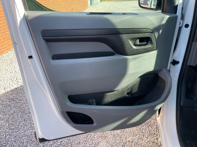 Vauxhall Vivaro 2900 1.5D 100Ps Edition H1 Van White #33