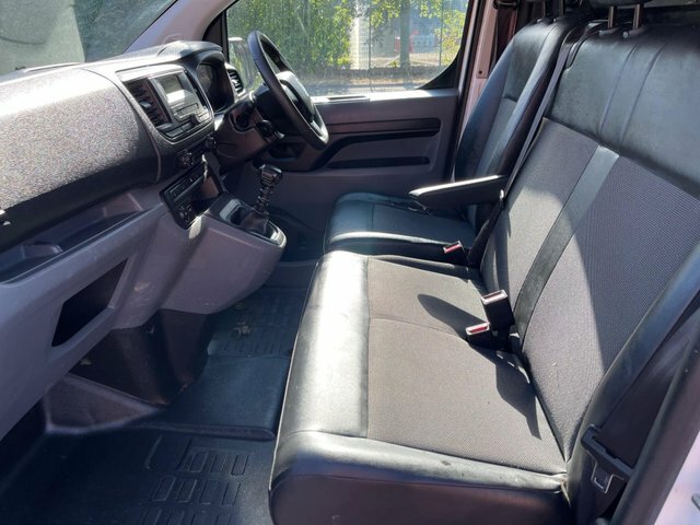 Vauxhall Vivaro 2900 1.5D 100Ps Edition H1 Van White #32