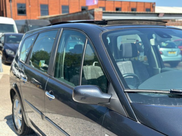 Renault Grand Scenic Se I-vtec White #27