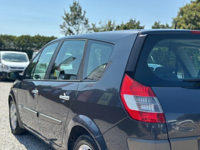 Renault Grand Scenic Se I-vtec White #18