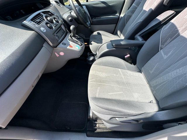 Renault Grand Scenic Se I-vtec White #34