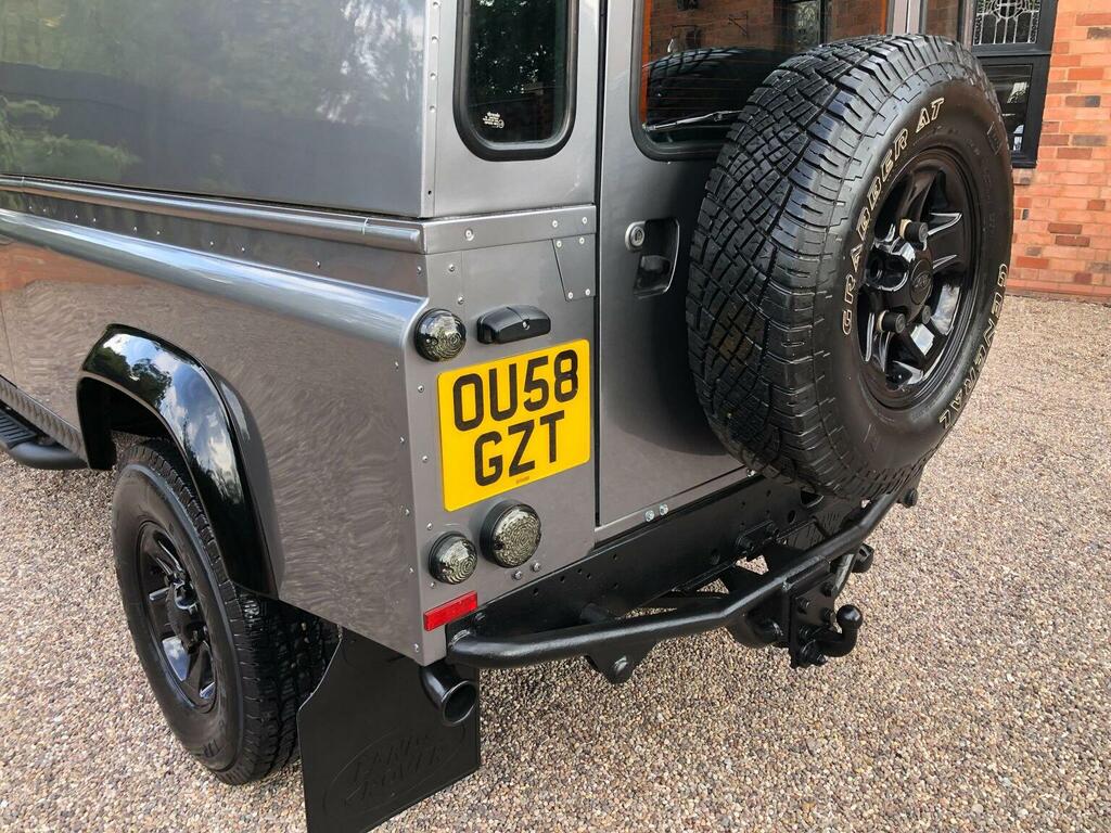Land Rover Defender 110 Defender 110 Double Cab Pick Up Green #32