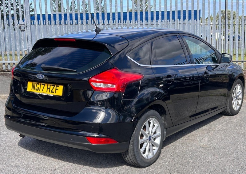 Ford Focus 1.5 Tdci Titanium Hatchback Black #6