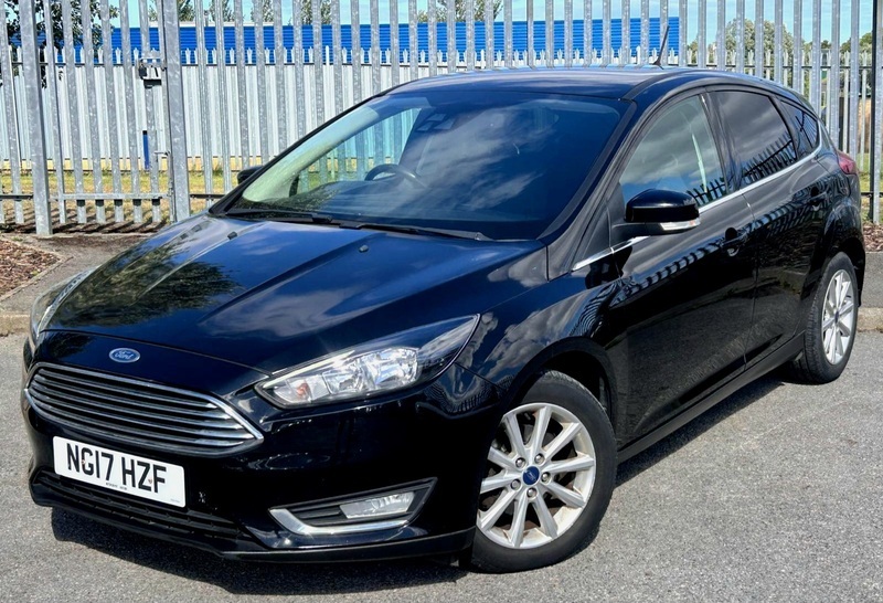 Ford Focus 1.5 Tdci Titanium Hatchback Black #2
