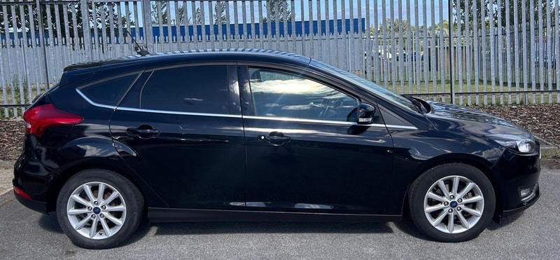 Ford Focus 1.5 Tdci Titanium Hatchback Black #4