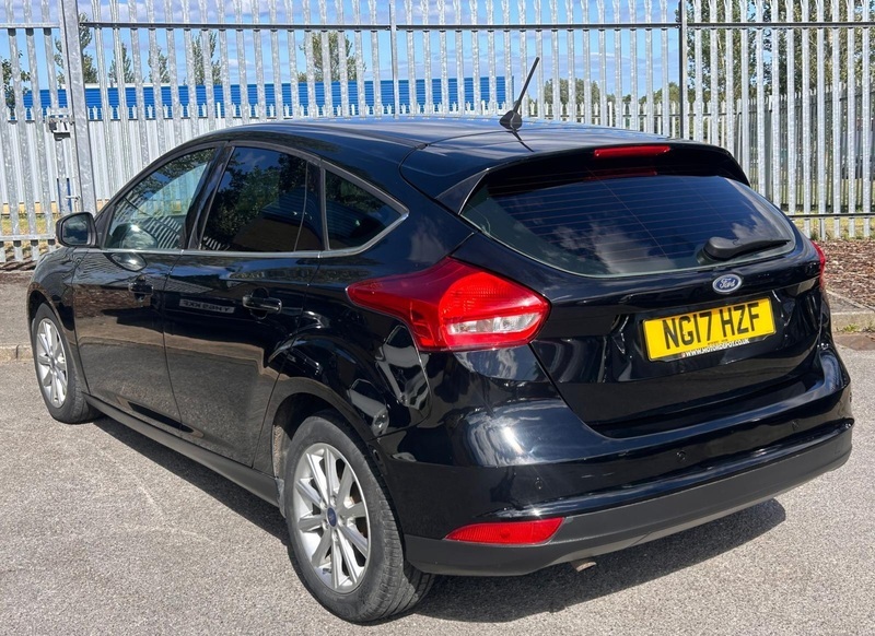 Ford Focus 1.5 Tdci Titanium Hatchback Black #5