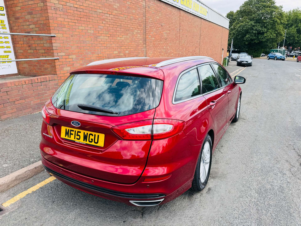Ford Mondeo Saloon Red #8