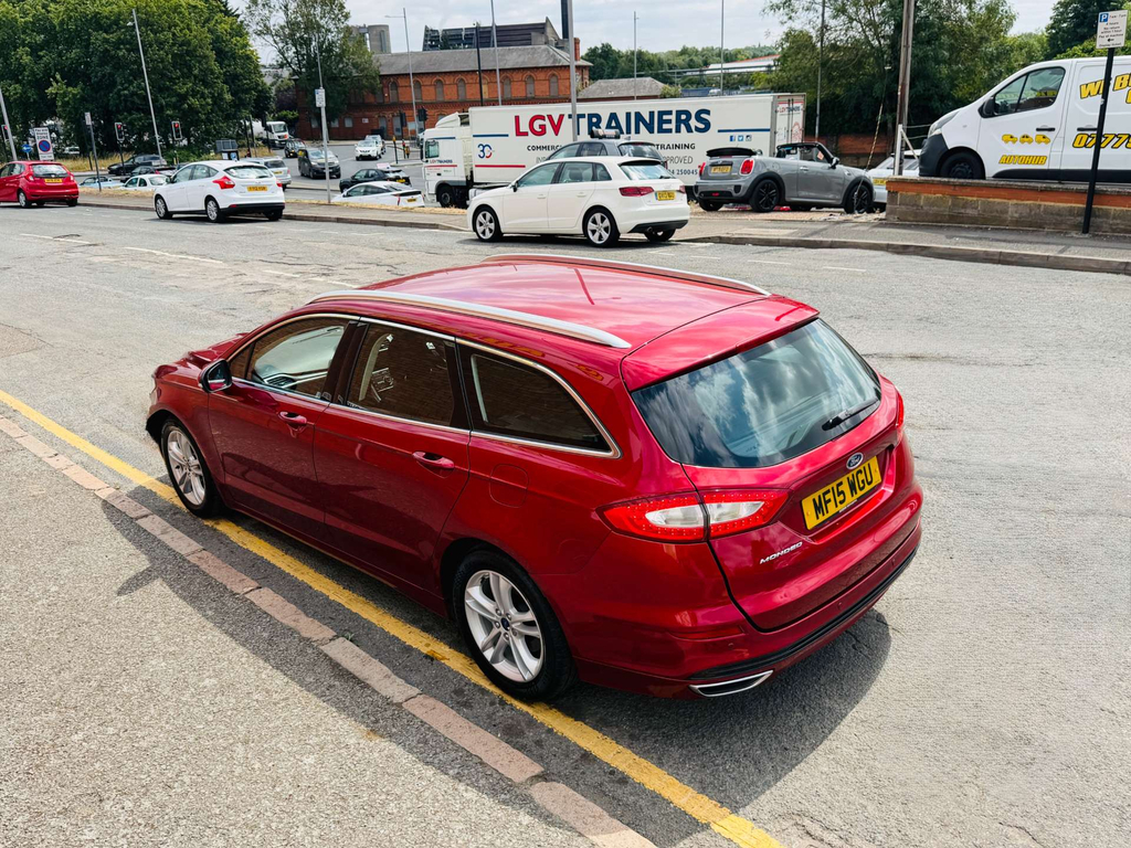 Ford Mondeo Saloon Red #9