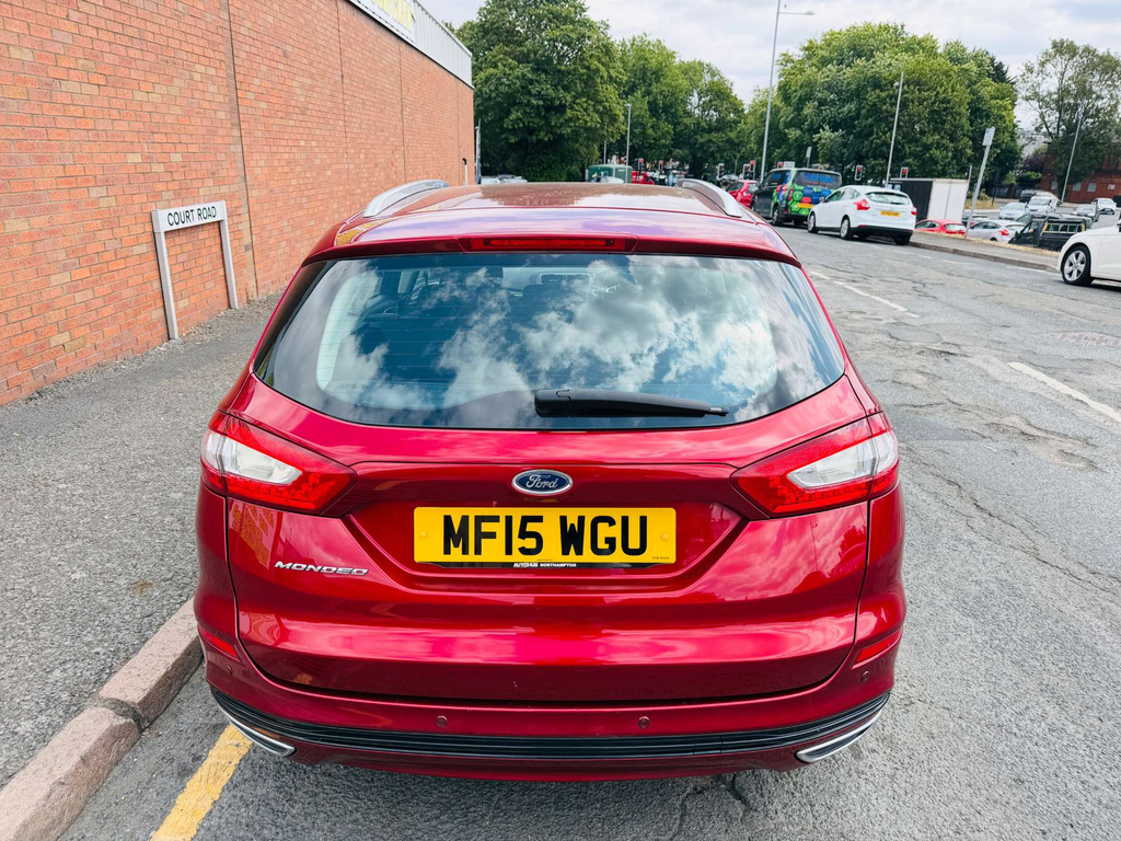 Ford Mondeo Saloon Red #7