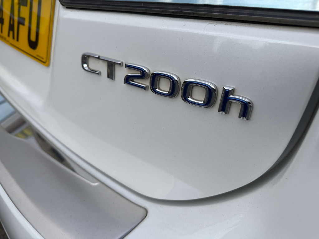 Lexus CT F-sport With Premium Navigation White #16