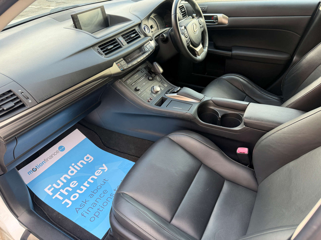 Lexus CT F-sport With Premium Navigation White #9