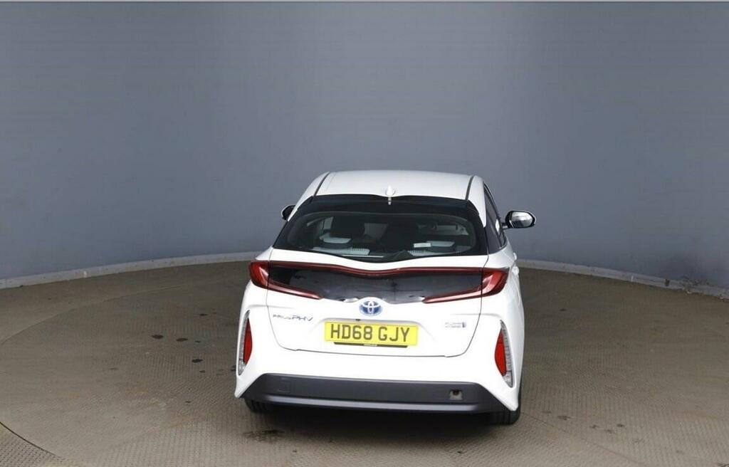 Toyota Prius+ Business Edition Plus White #3