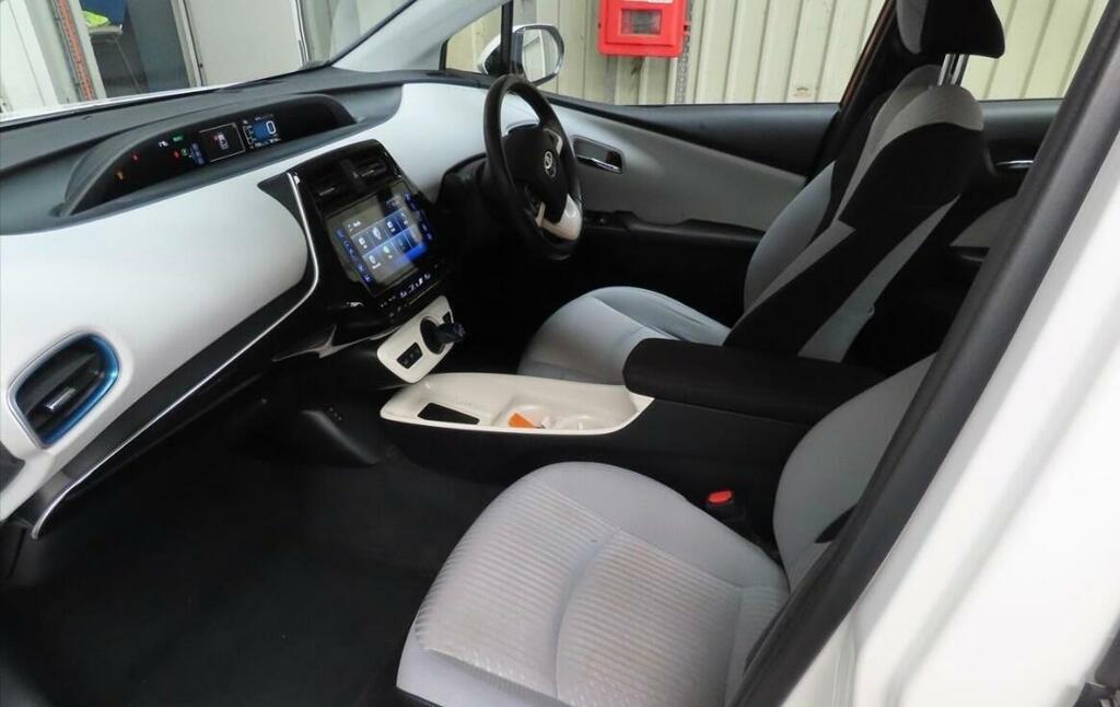 Toyota Prius+ Business Edition Plus White #2