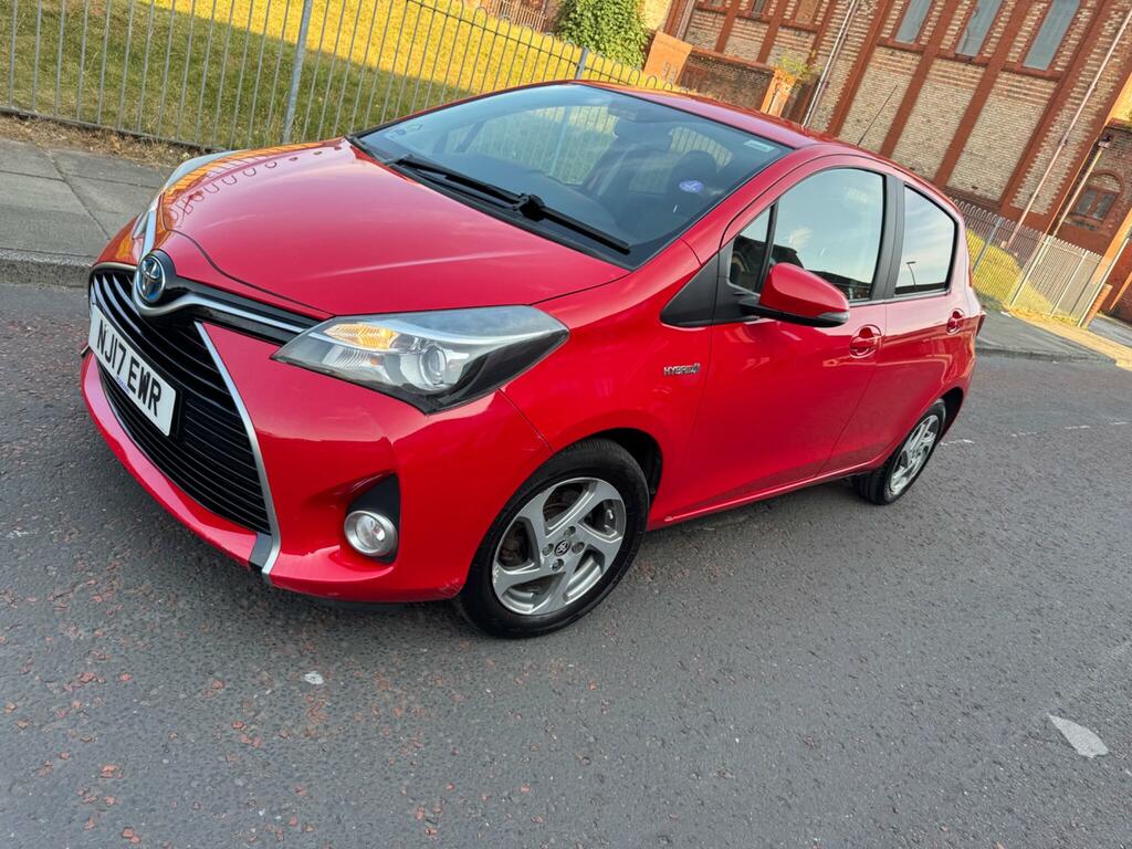 Toyota Yaris Icon Red