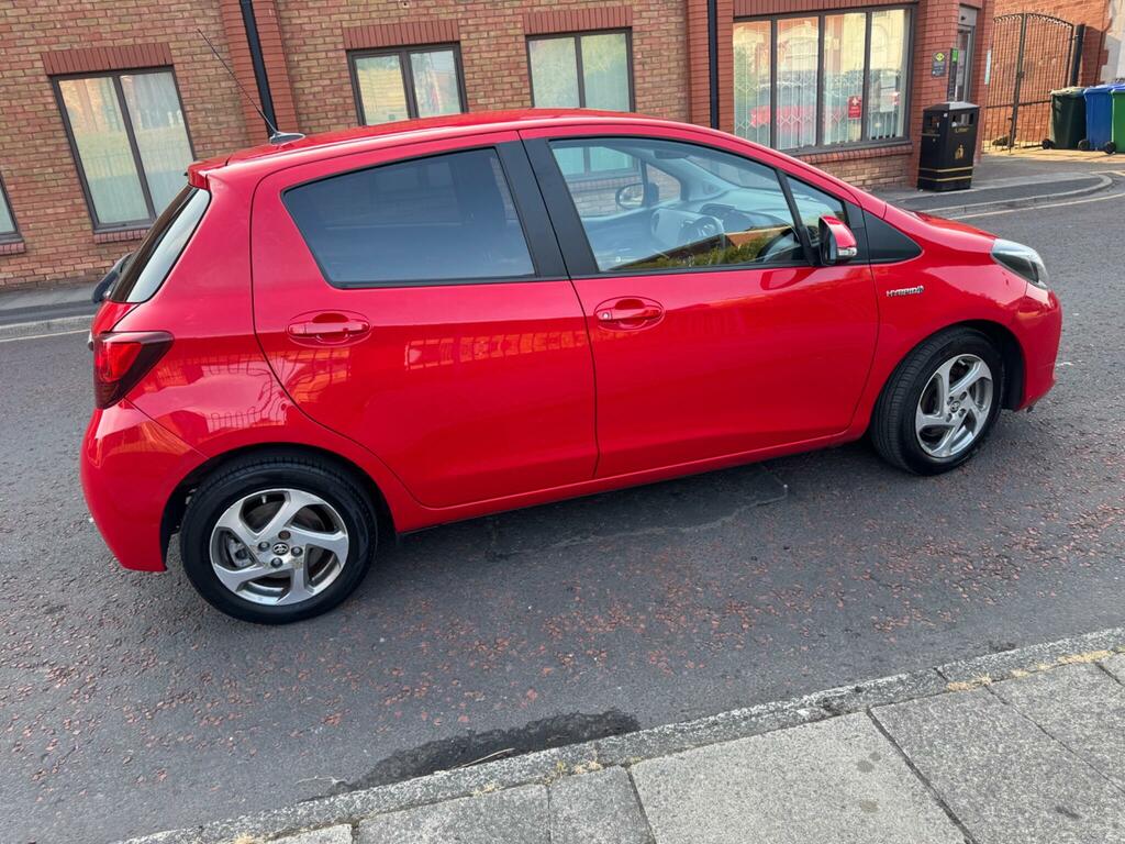 Toyota Yaris Icon Red #3