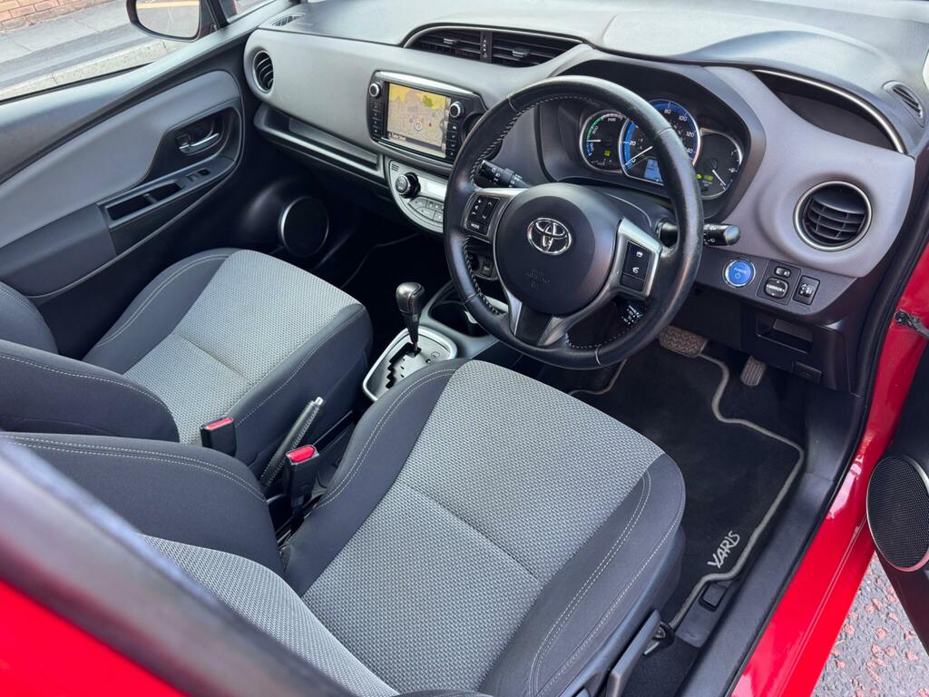 Toyota Yaris Icon Red #6