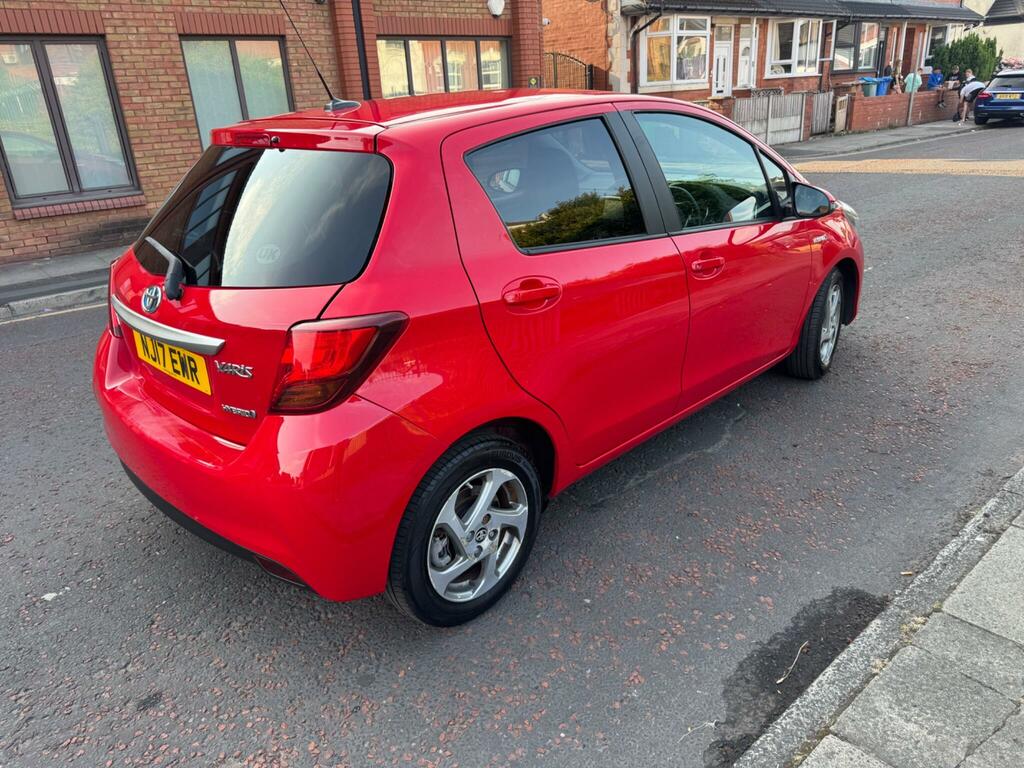 Toyota Yaris Icon Red #4
