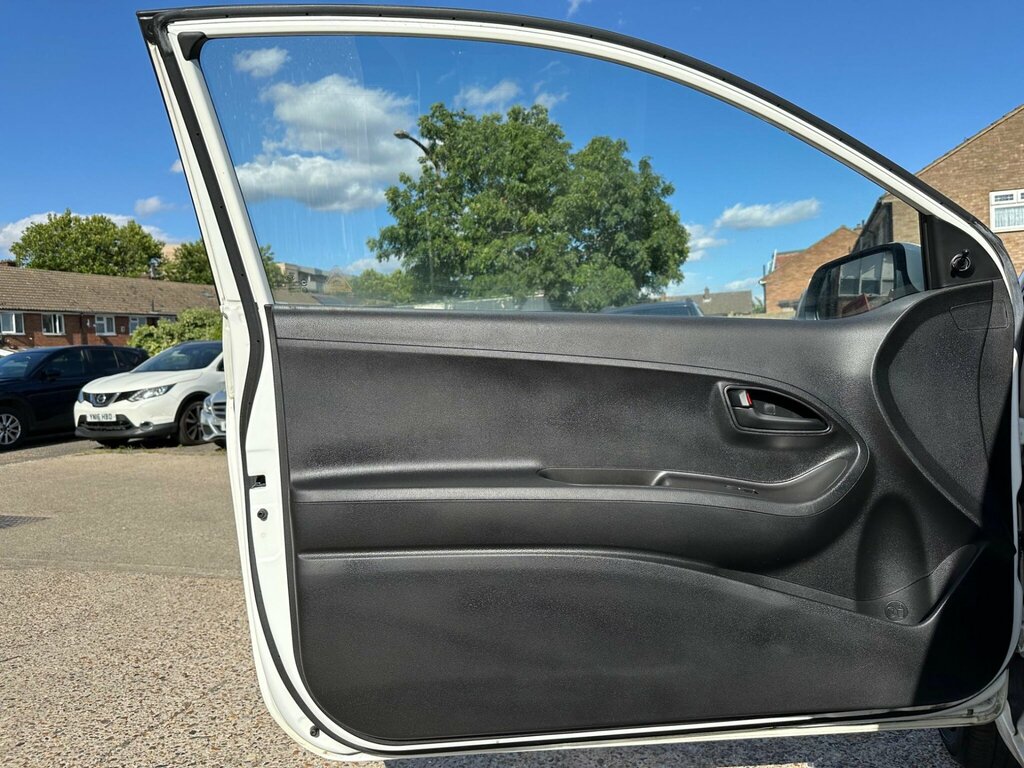 Kia Picanto 1.0 1 Air Hatchback Euro 5 68 B White #15