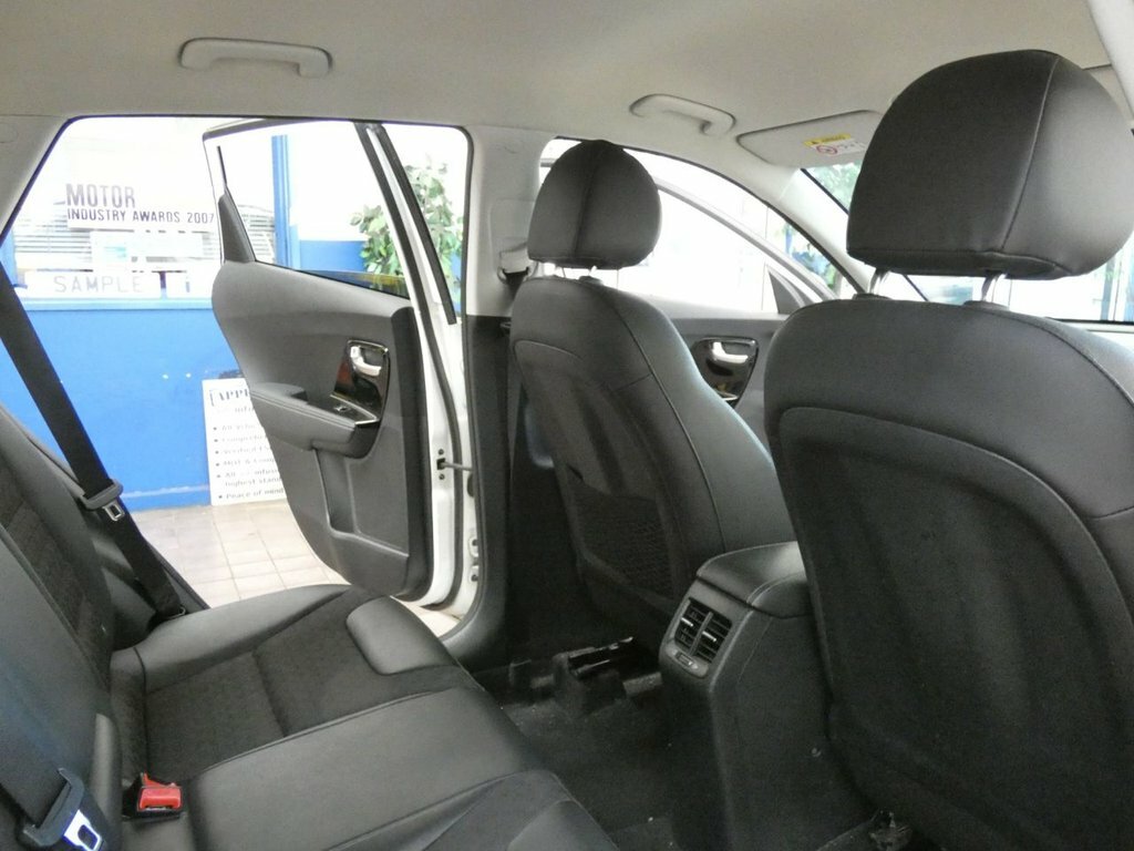 Kia Niro 2 White #47