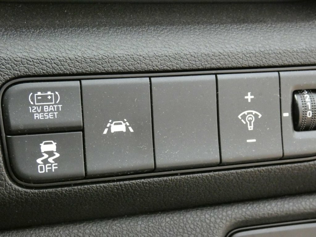 Kia Niro 2 White #52