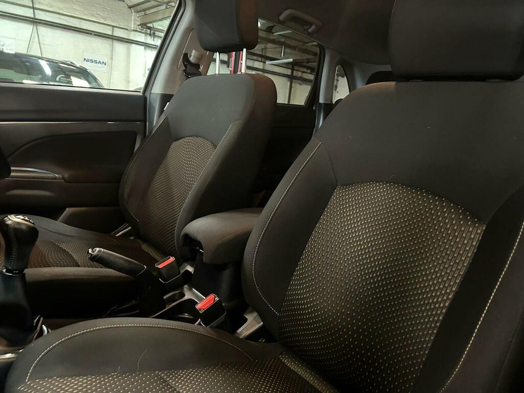Mitsubishi ASX Hatchback White #15