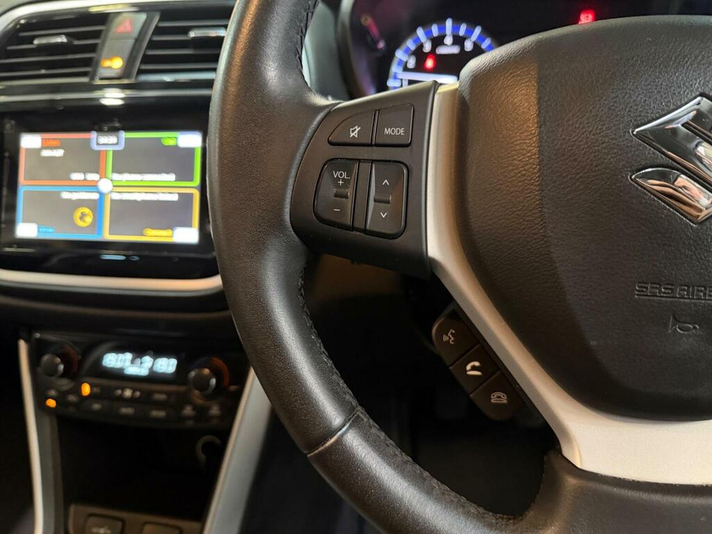 Suzuki SX4 S Cross White #31