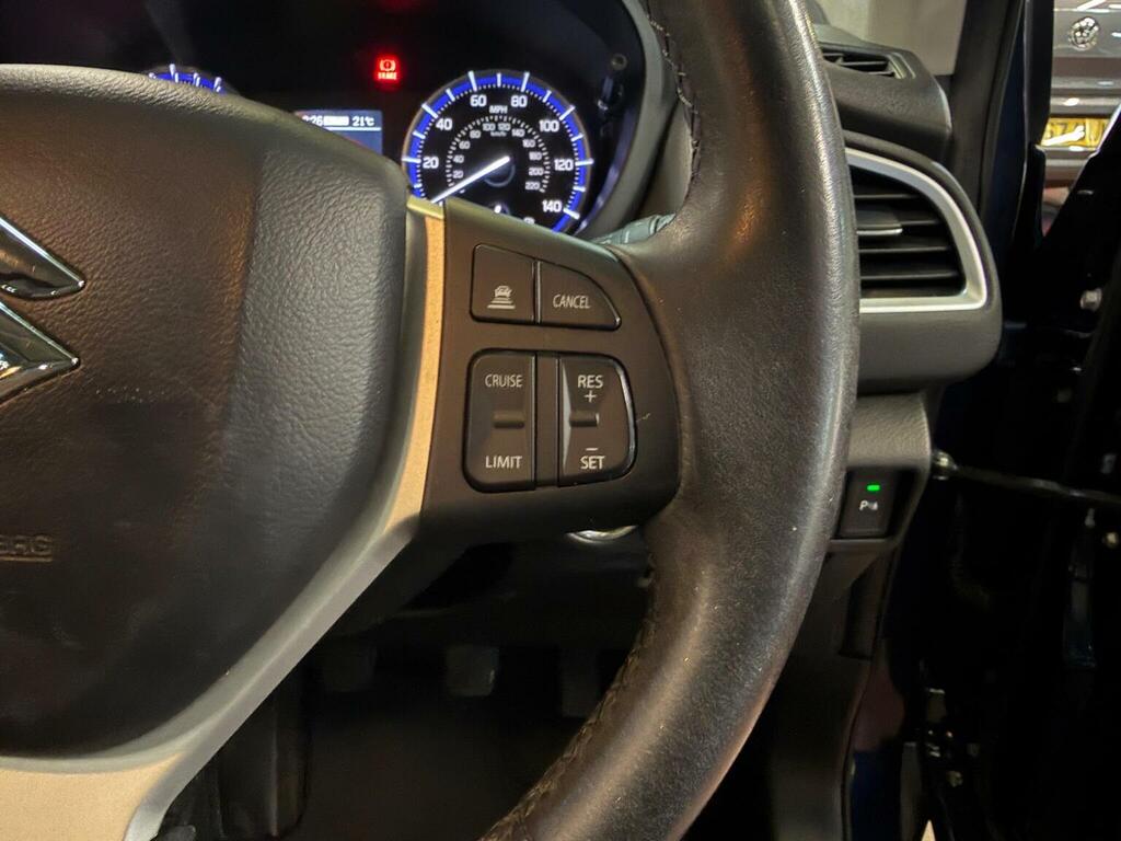 Suzuki SX4 S Cross White #30