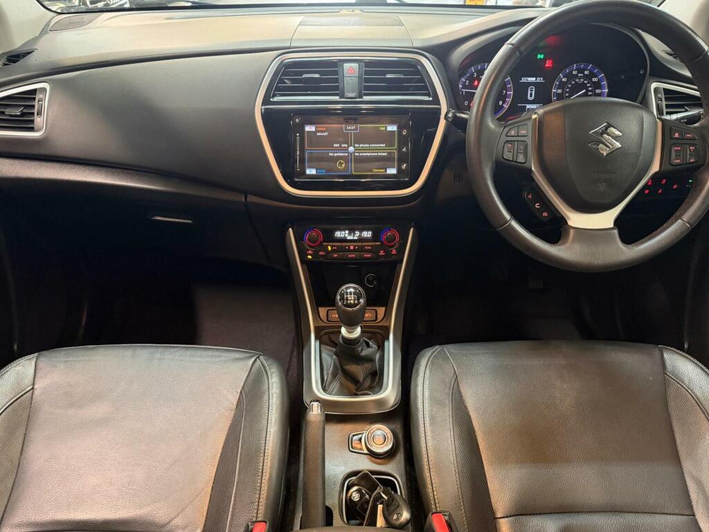 Suzuki SX4 S Cross White #23