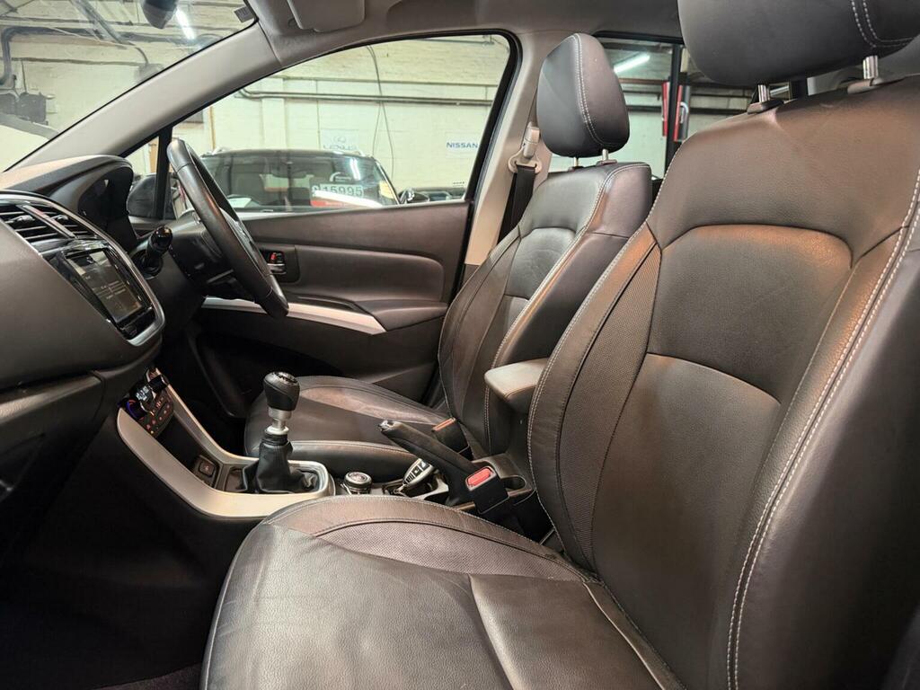 Suzuki SX4 S Cross White #16