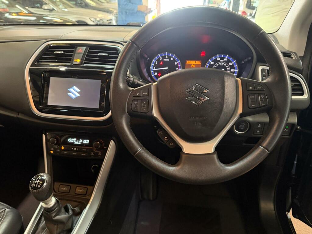 Suzuki SX4 S Cross White #34