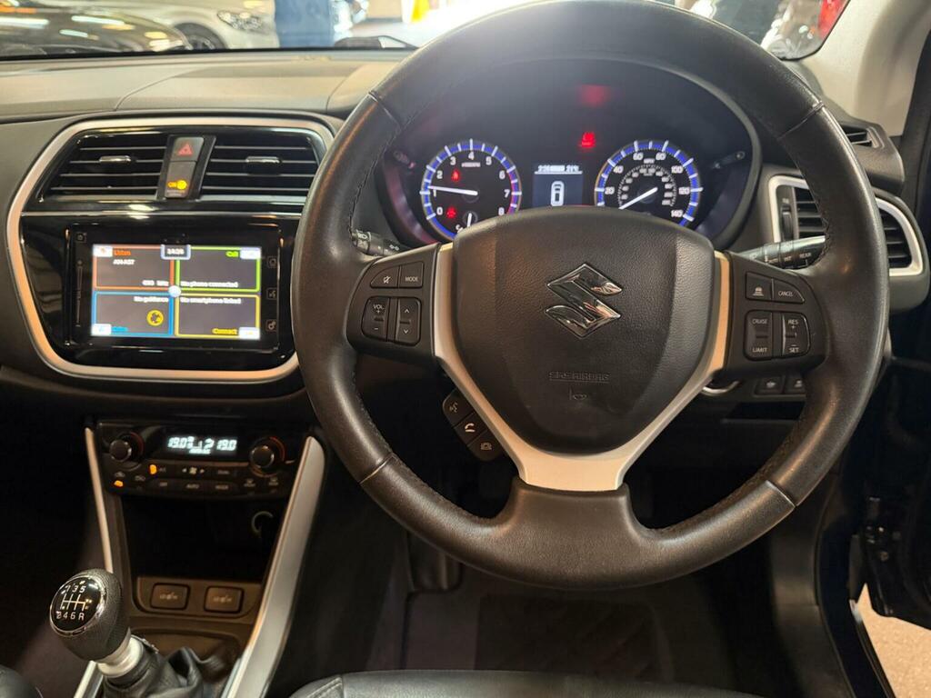 Suzuki SX4 S Cross White #35