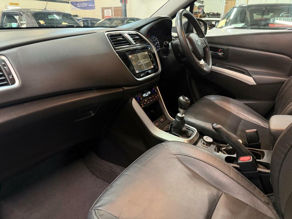 Suzuki SX4 S Cross White #15