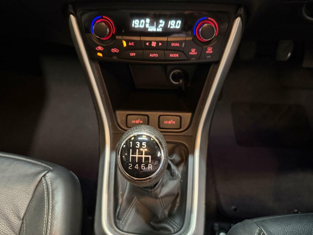 Suzuki SX4 S Cross White #28
