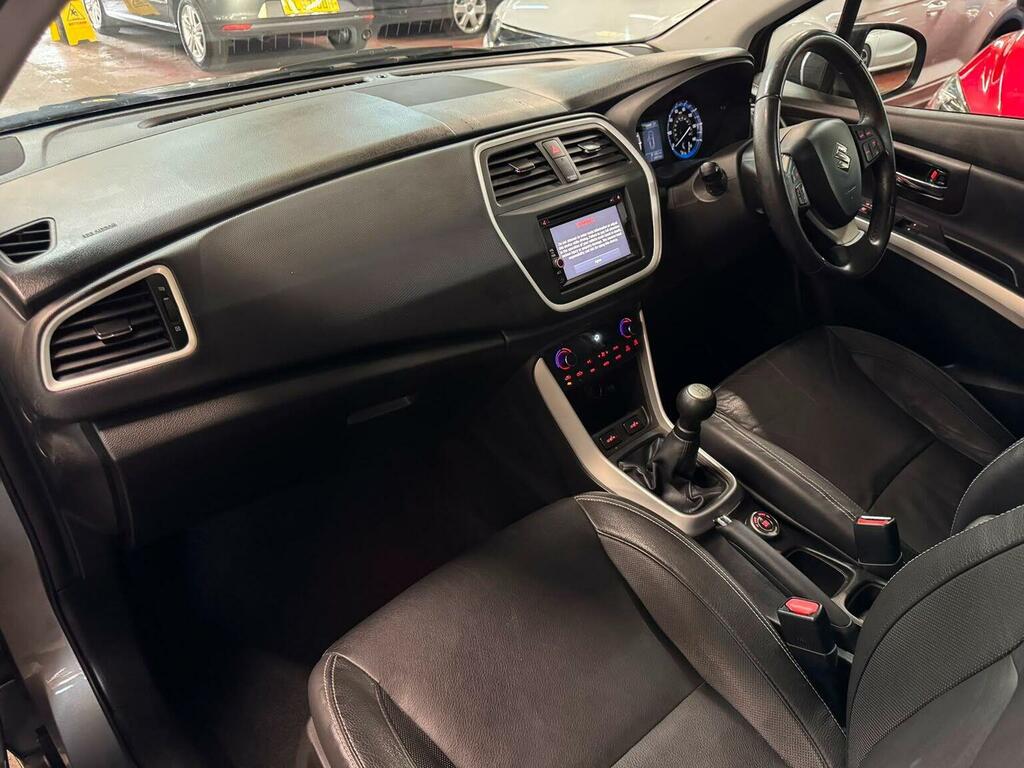 Suzuki SX4 S Cross Hatchback Red #27