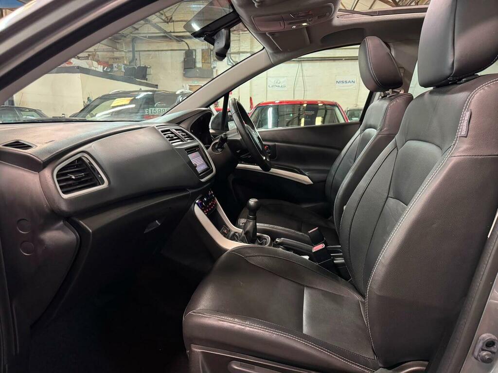 Suzuki SX4 S Cross Hatchback Red #25