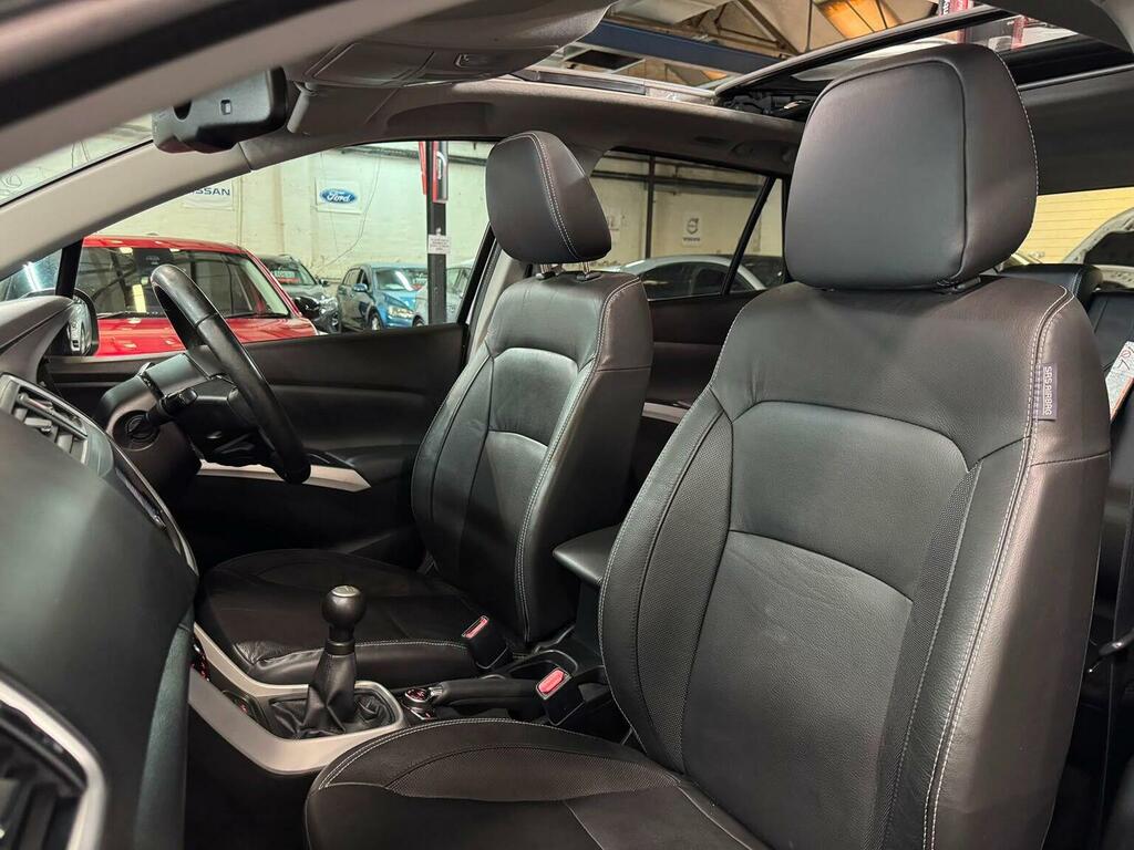 Suzuki SX4 S Cross Hatchback Red #24