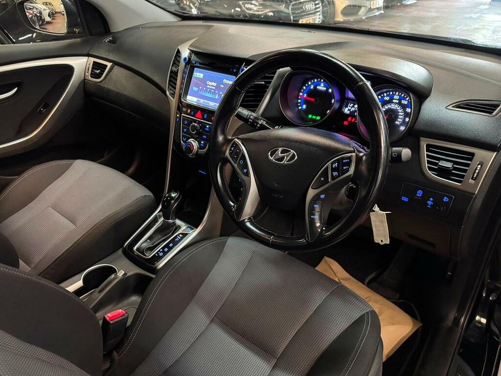Hyundai I30 Crdi Se Nav Blue Drive White #19